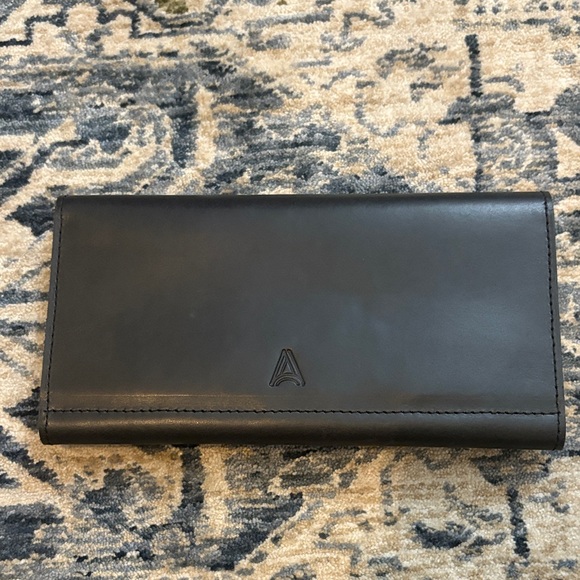 ABLE
Debre Wallet - Picture 1 of 3